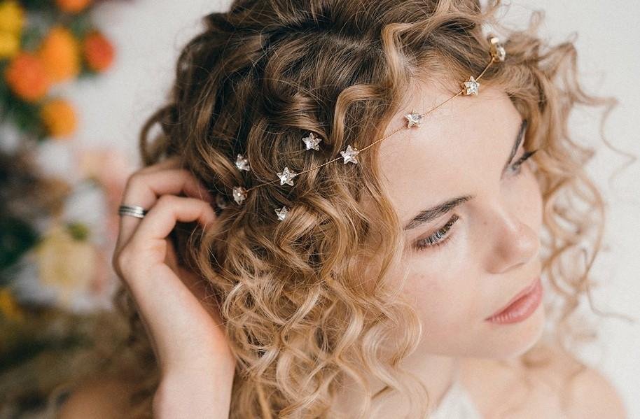 How to style wedding hair accessories with curly hair - with top tips for prepping and styling
