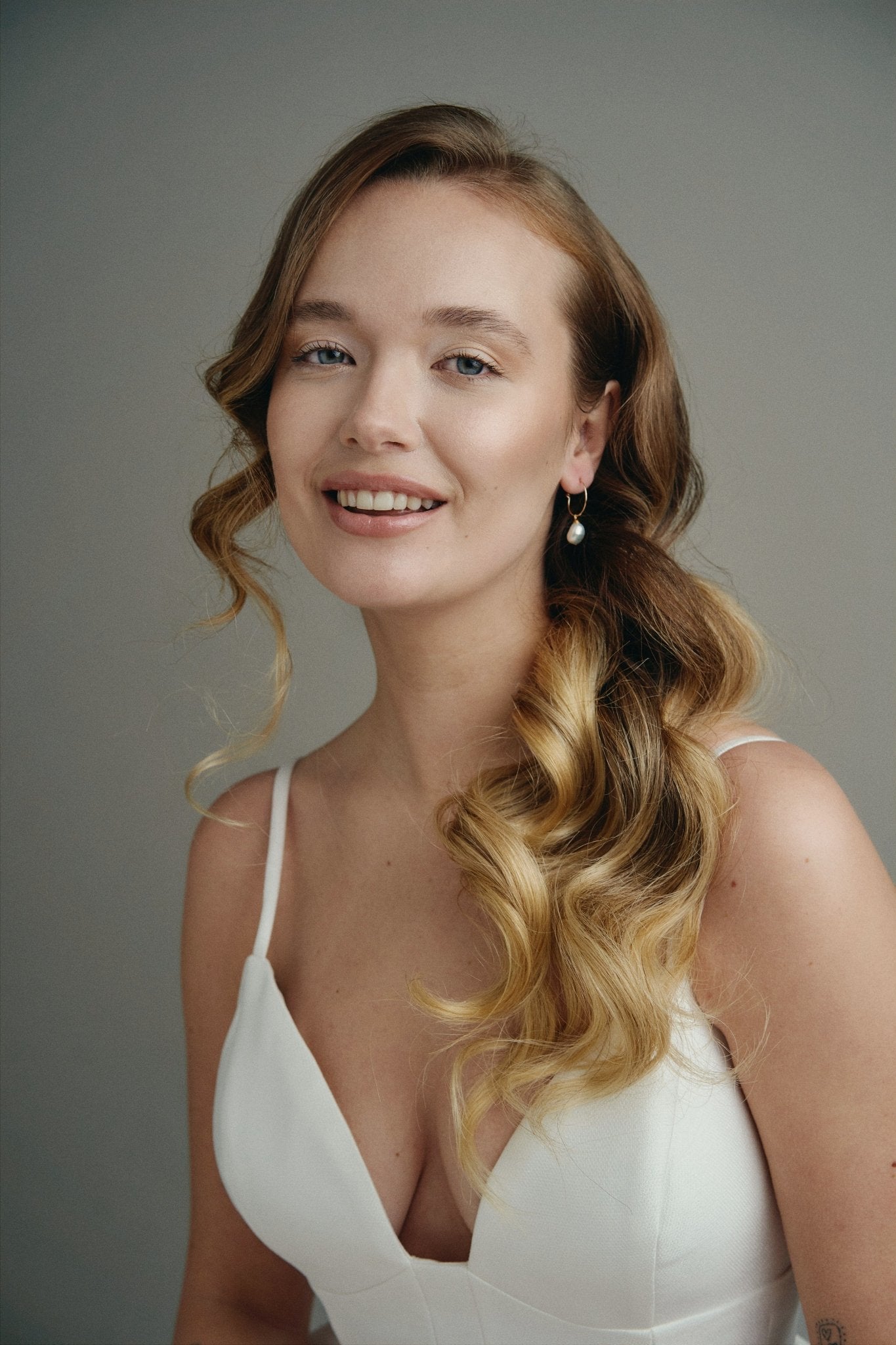 Lucy baroque pearl earring hoops gold