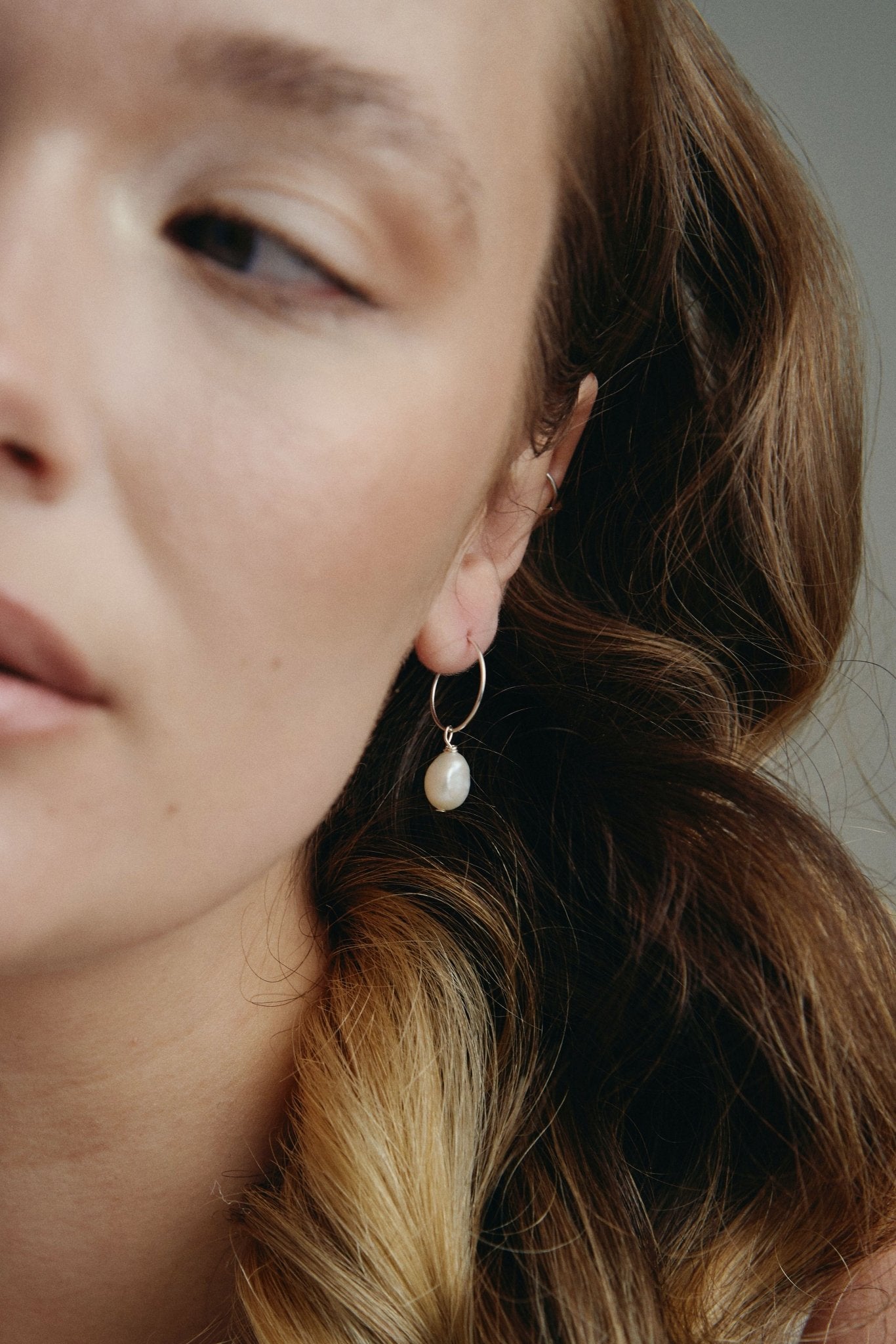 Lucy baroque pearl earring hoops silver