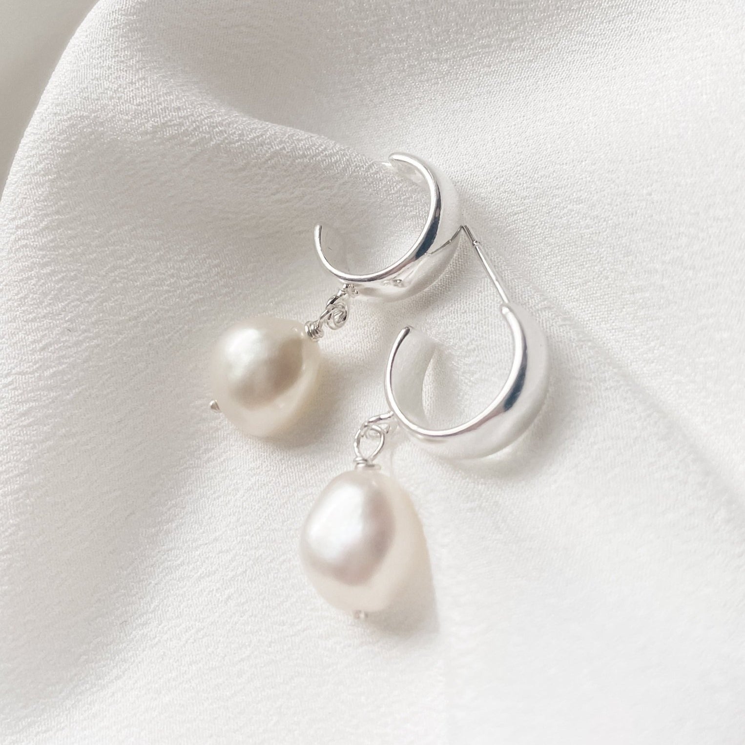 Maddie silver thick hoop baroque pearl earrings