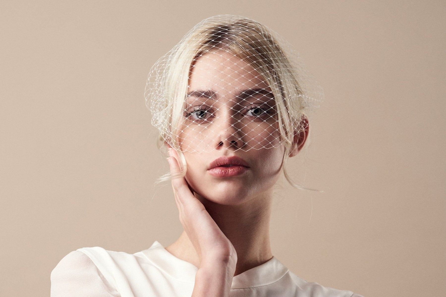 Minimalist Hair Accessories for Brides: Simple, Chic, and Timeless