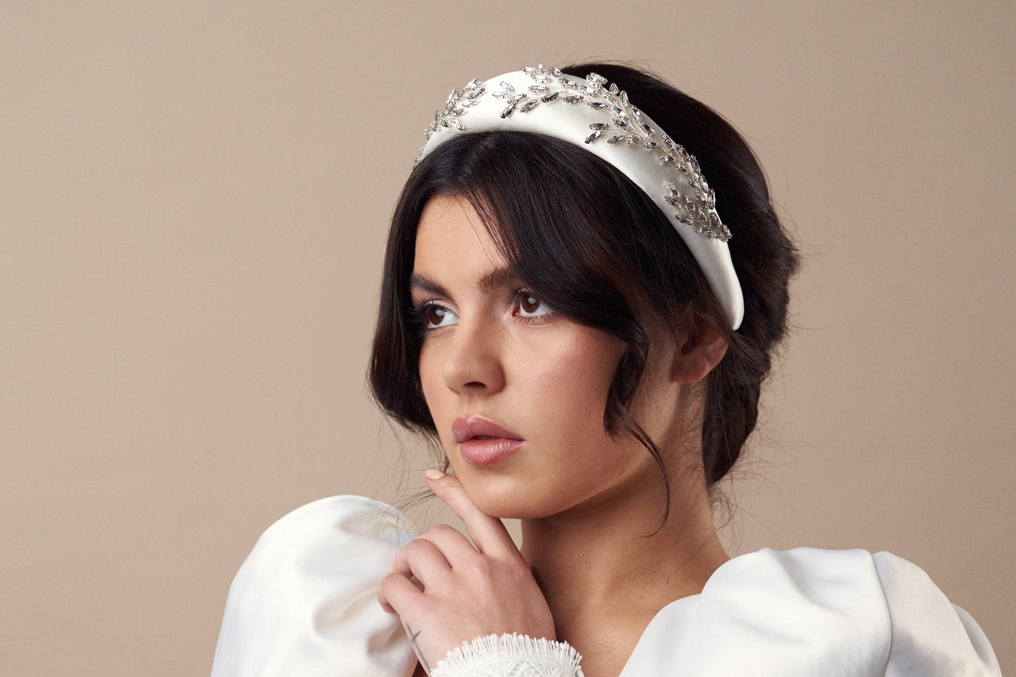 How to Choose A Wedding Headband For Any Bridal Style