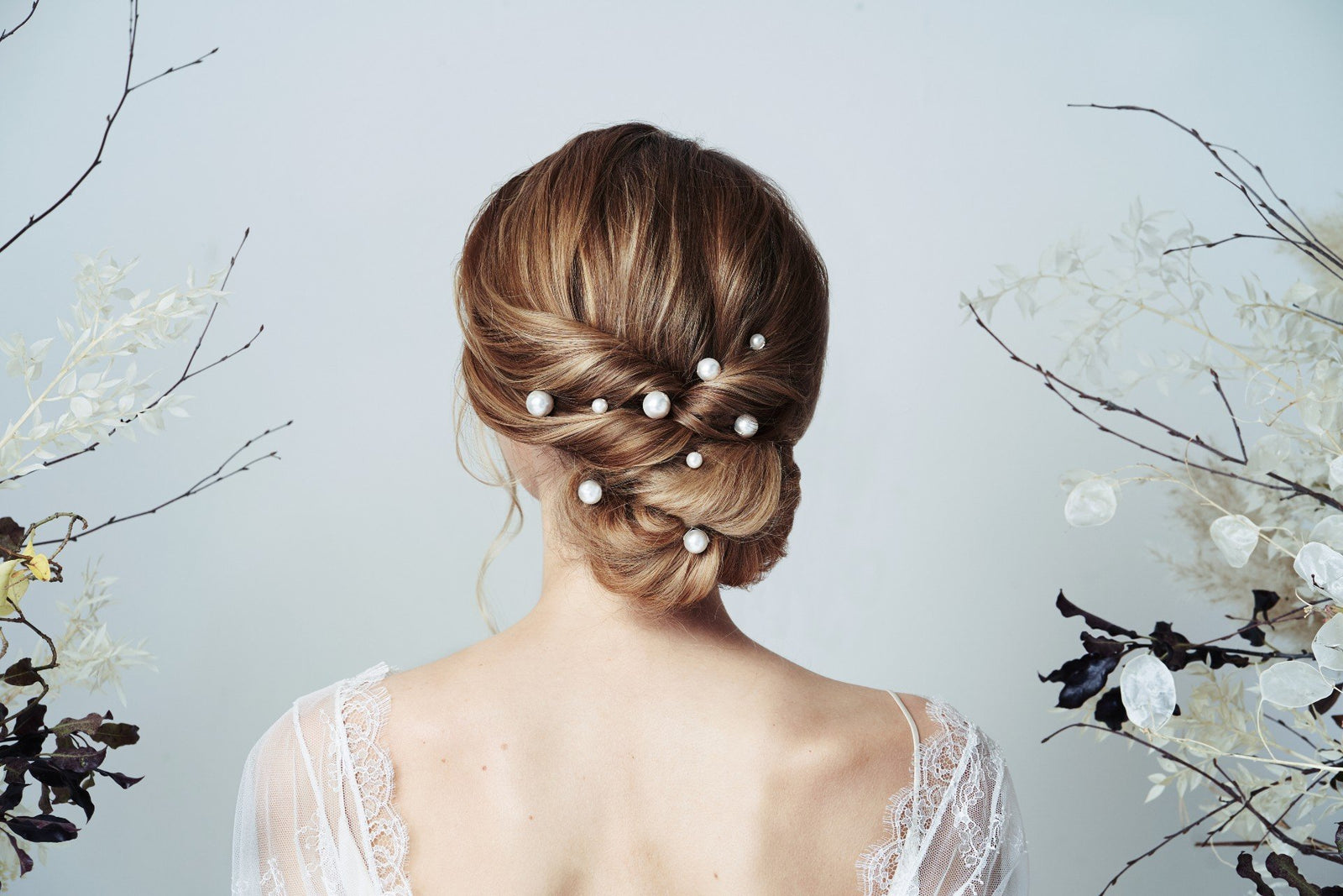Wedding Hair Clip Jewelry With Pearls And Accessories Stock Photo -  Download Image Now - iStock