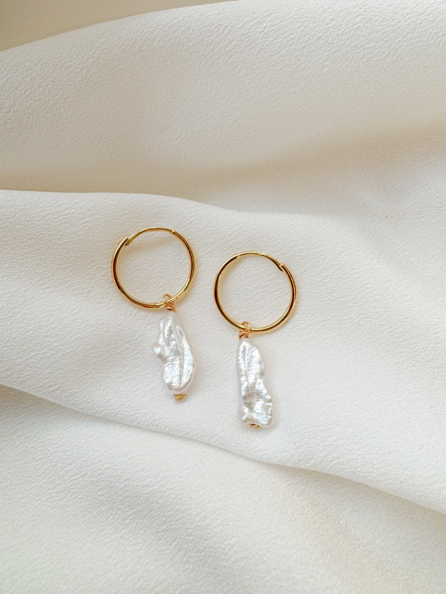 Bowie Hoop Earrings With Biwa Baroque Pearls