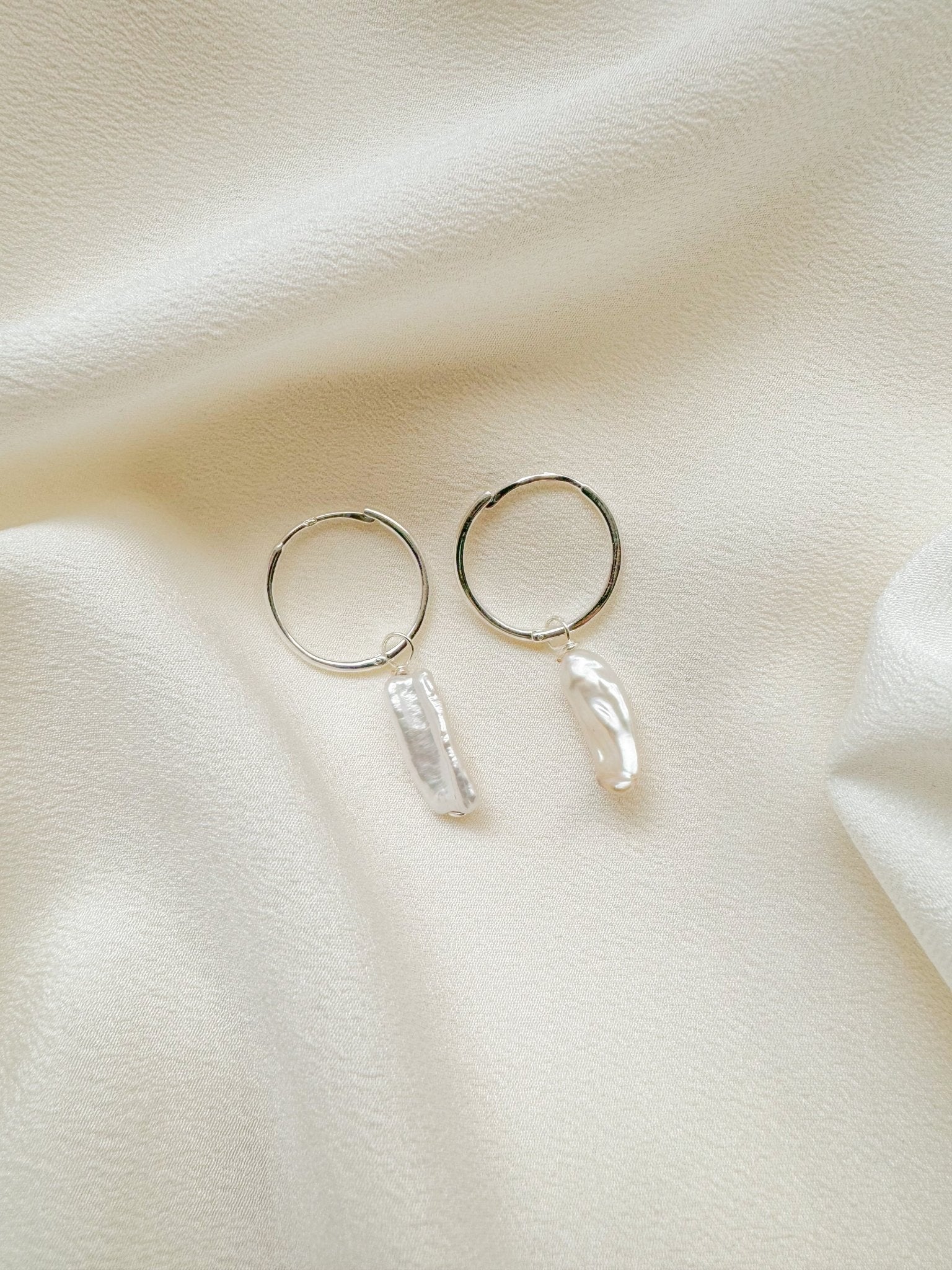 Bowie Hoop Earrings With Biwa Baroque Pearls