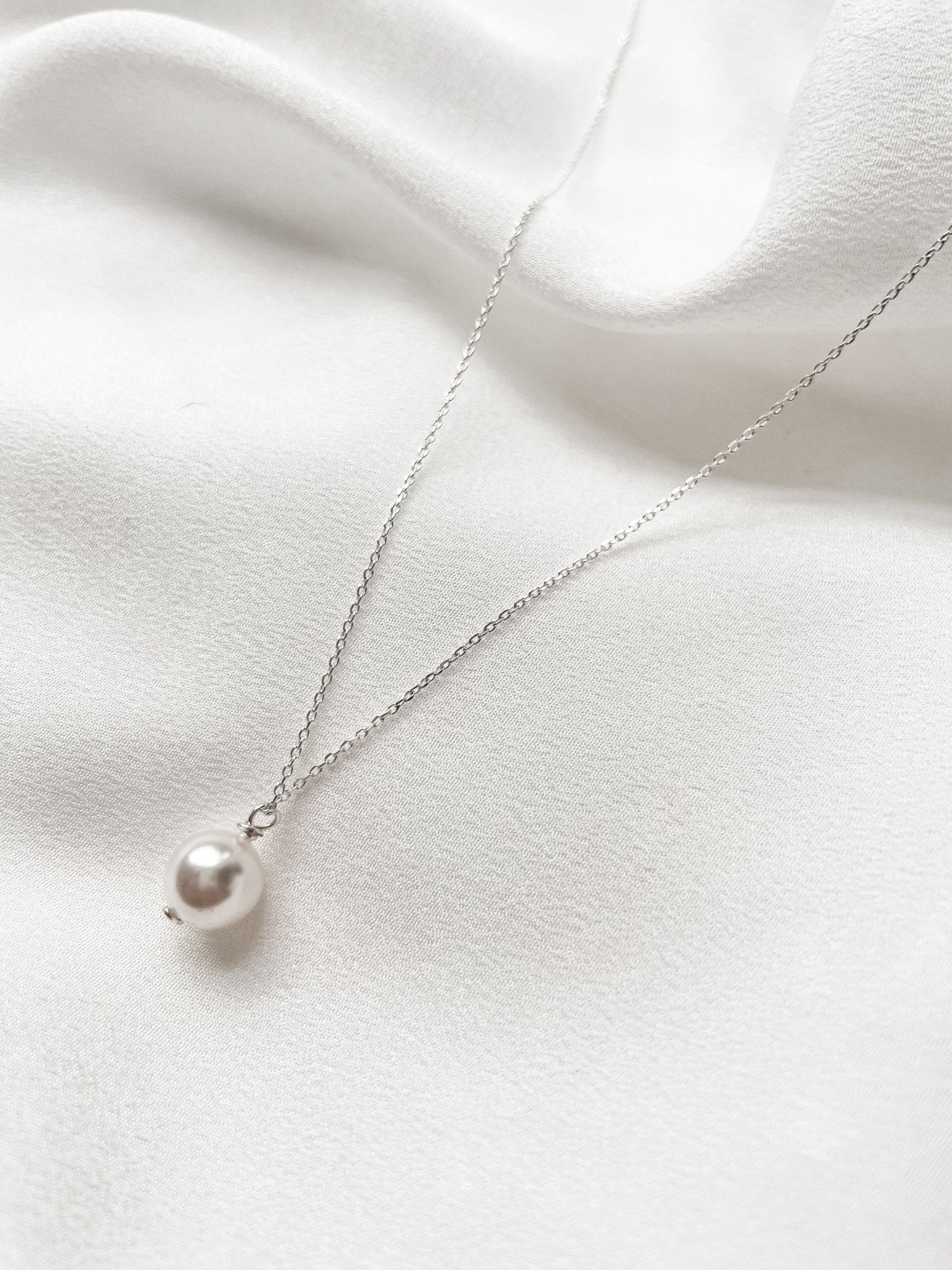 Vegan pearl necklace - silver with round pearl