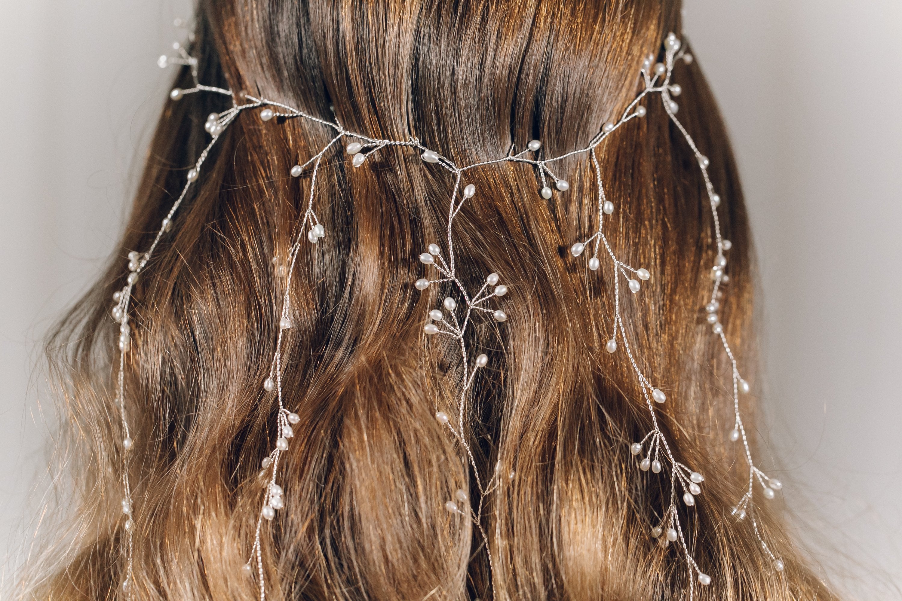 Veil hair vine with dangling strands in silver and freshwater pearl  - Elise