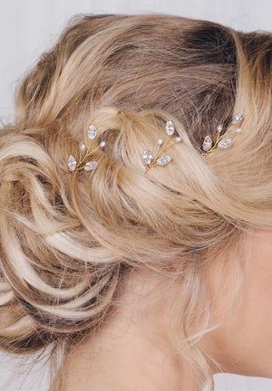 Small crystal and pearl wedding hairpin - India