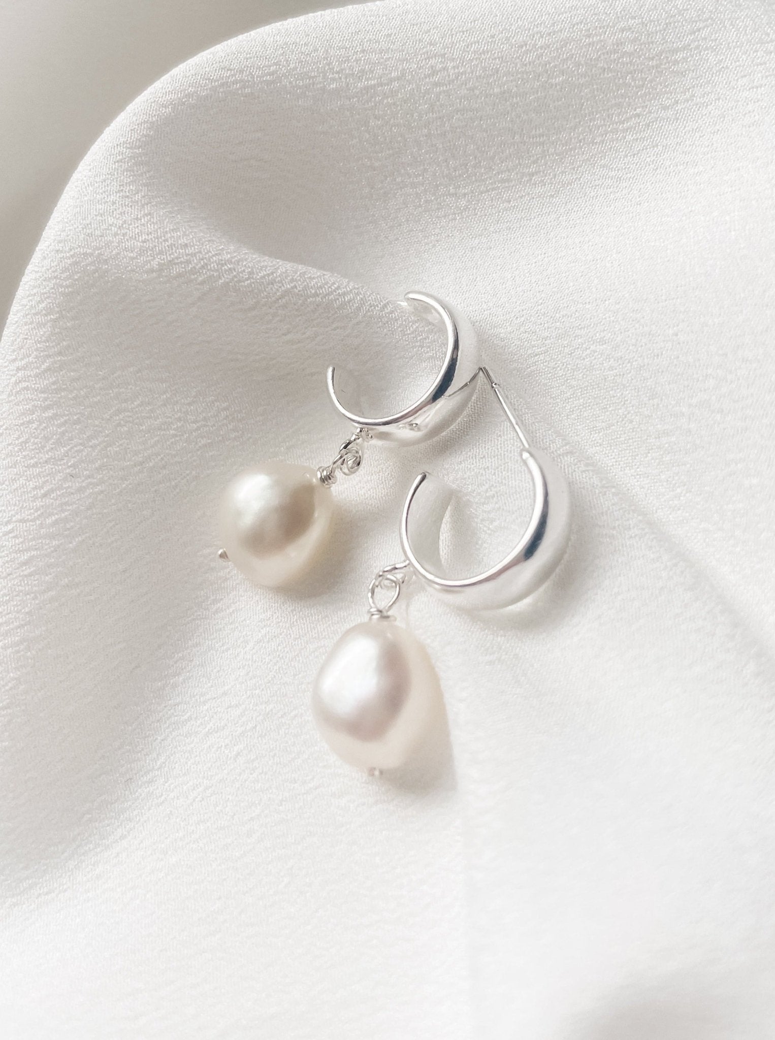 Maddie silver thick hoop baroque pearl earrings