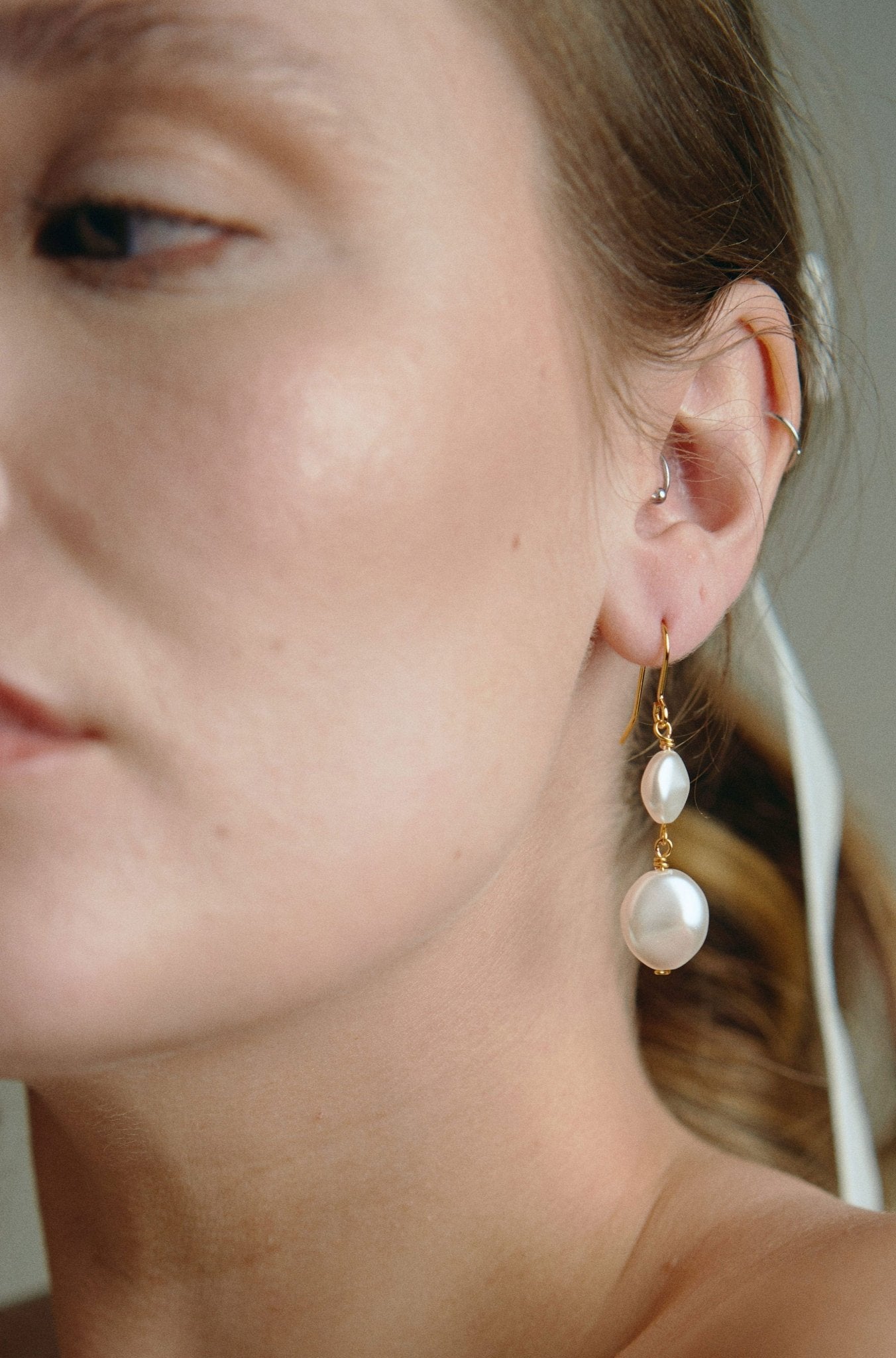 Mimi statement vegan pearl drop earrings gold